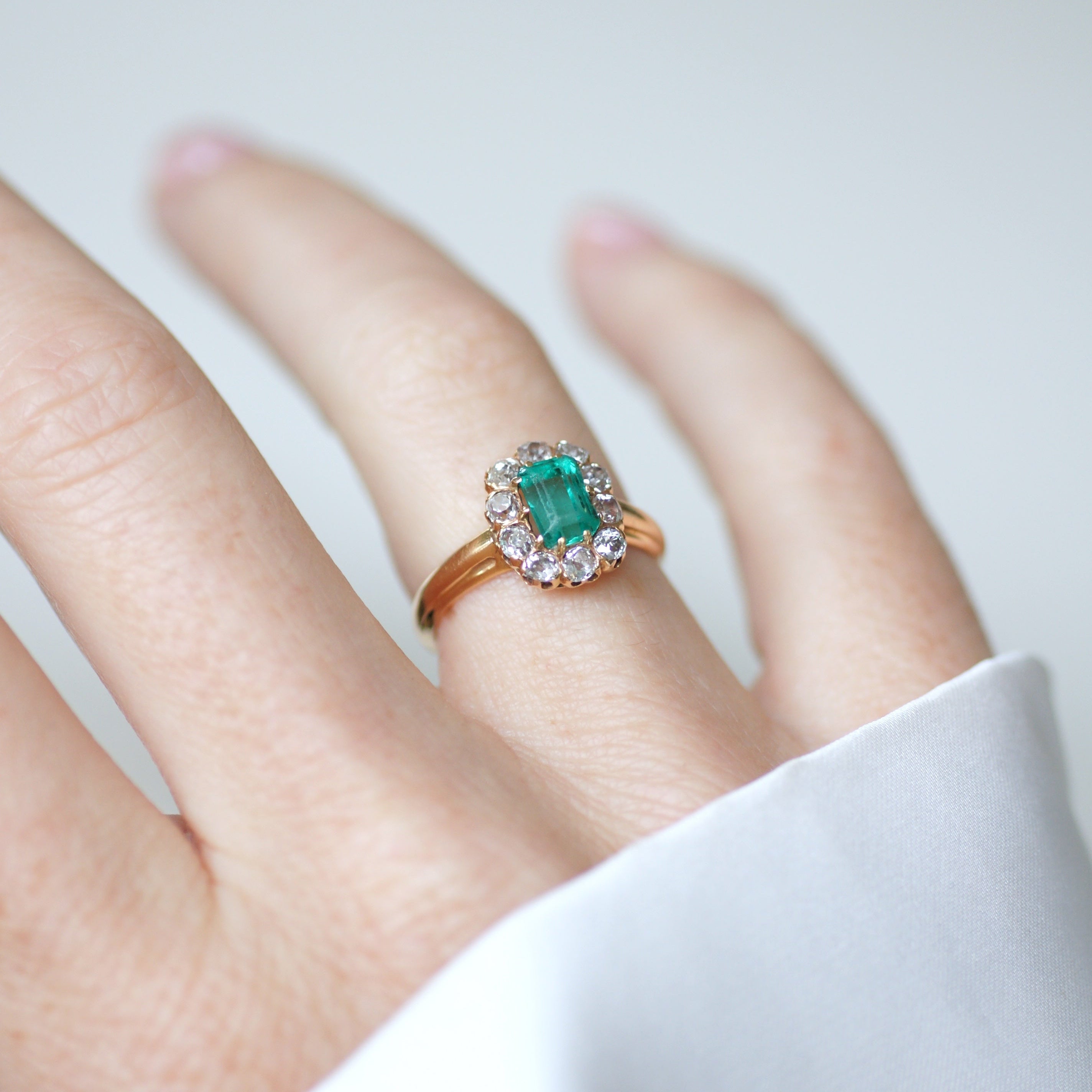 Ring Marguerite in rose gold, emerald, and diamonds