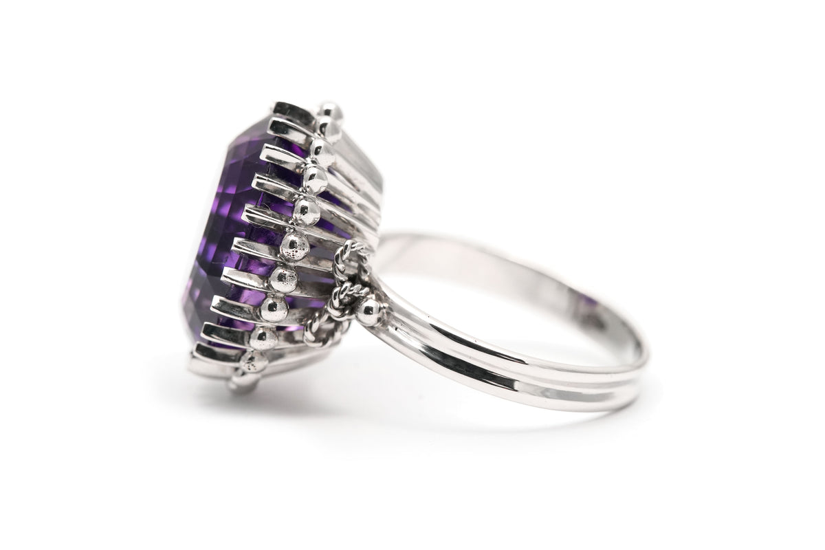 Bague Cocktail en or blanc et améthyste