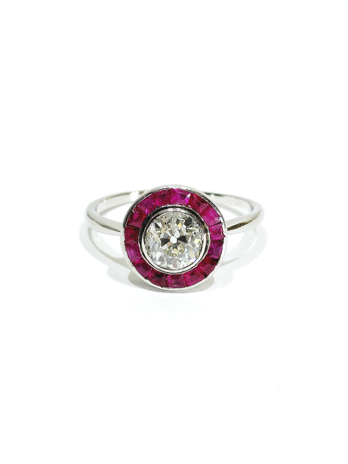 Bague Cible en platine, rubis, et diamants