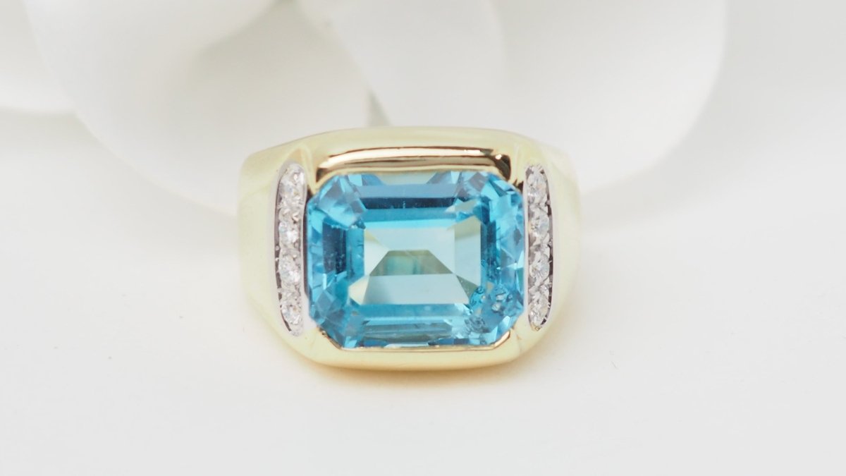 Yellow Gold Signet Ring with Topaz and Diamonds