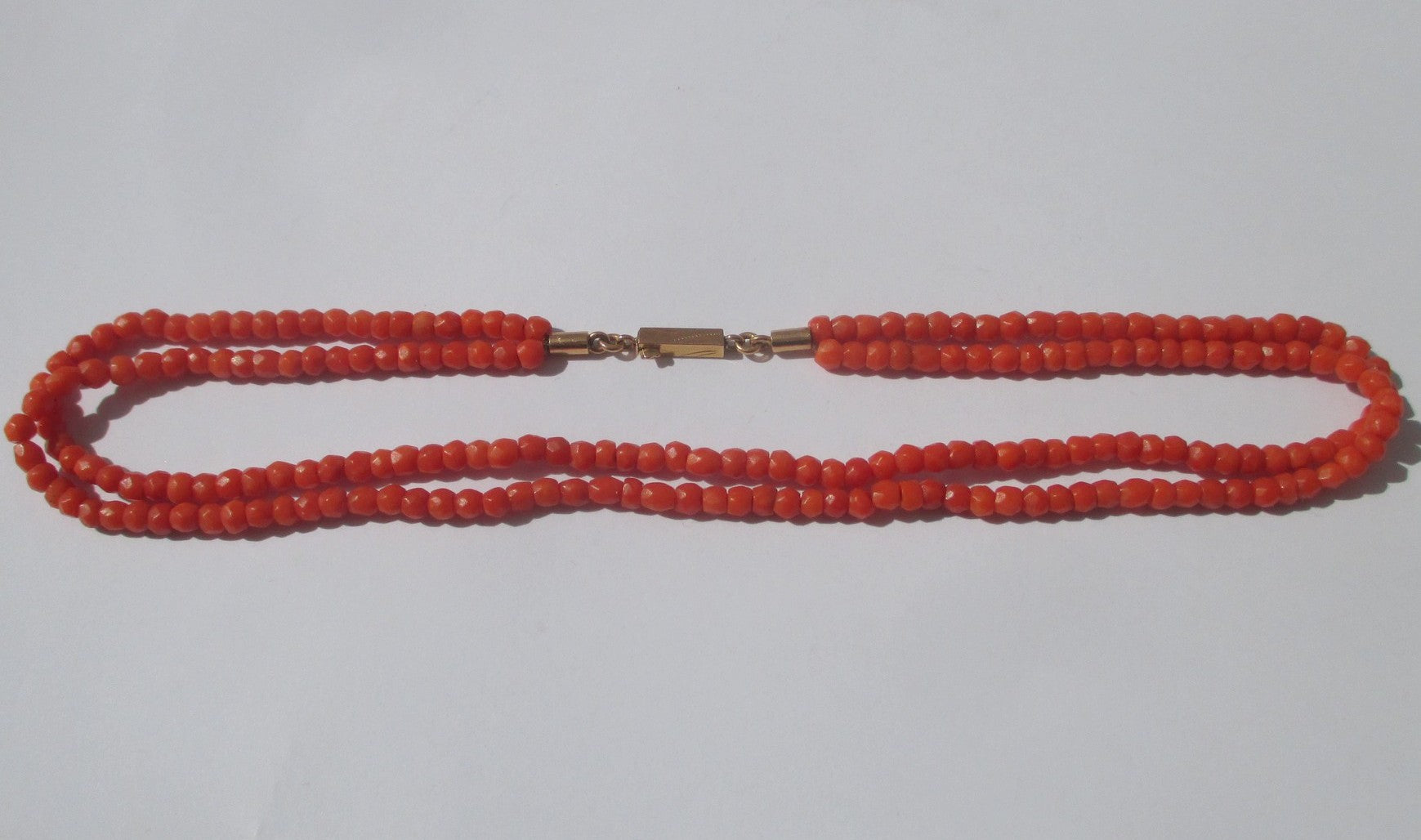 Double-strand choker necklace made of Mediterranean coral and rose gold
