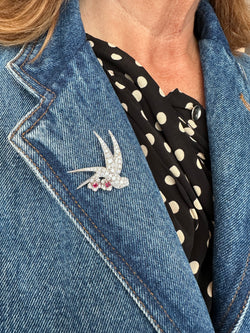 Brooch "Bird on two flowers" in white gold and Platinum
