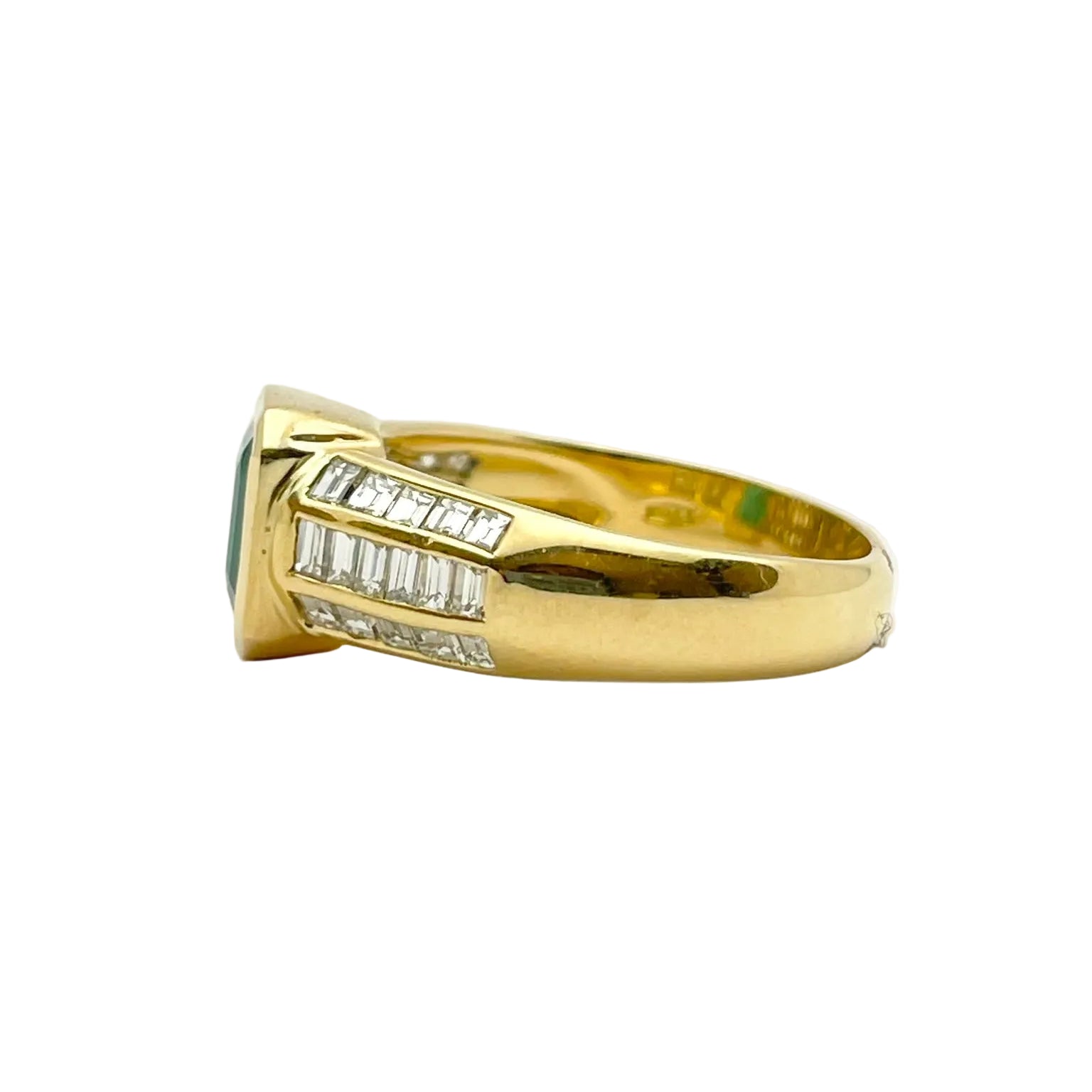 Yellow Gold Solitaire Ring with Emerald and Diamonds