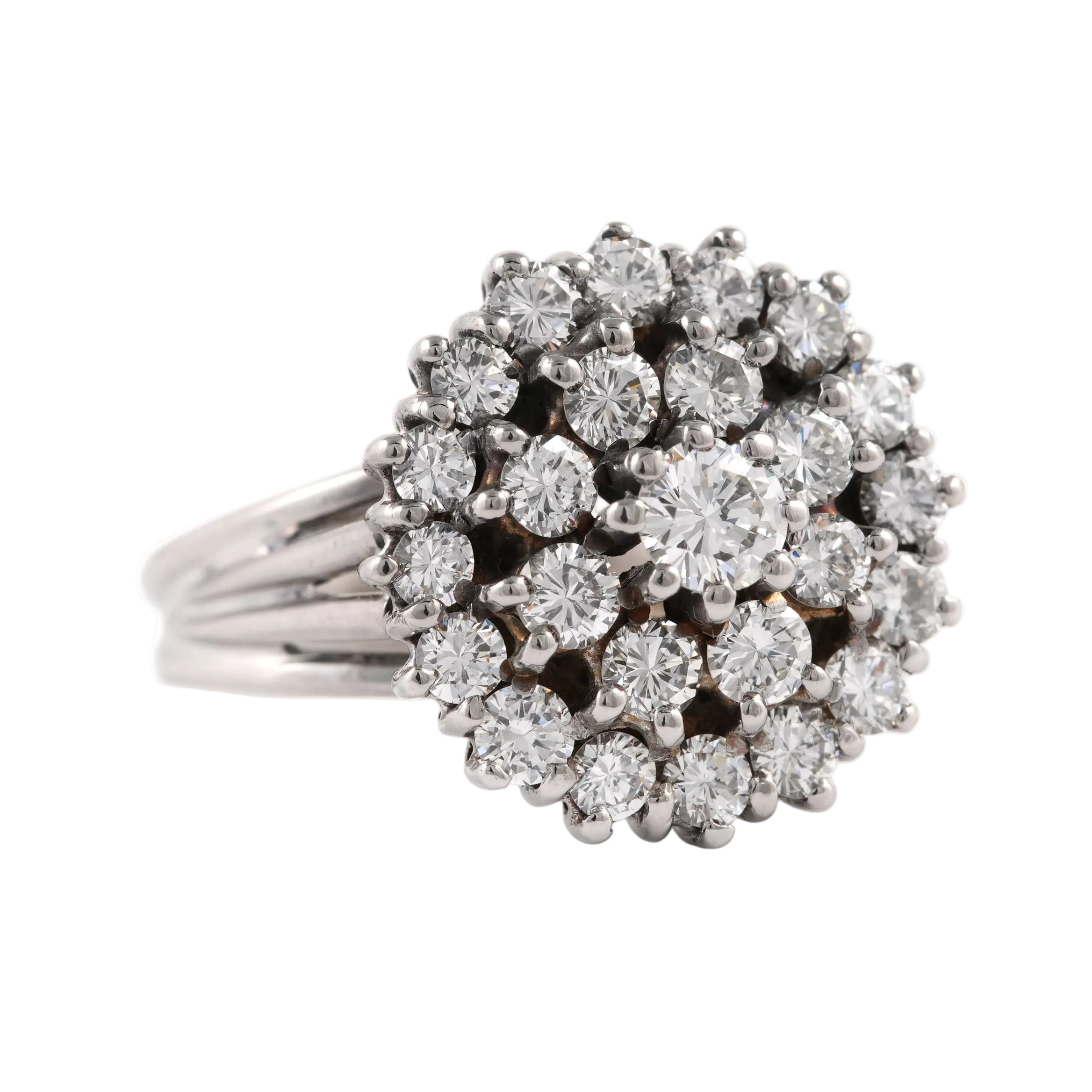 Entourage Ring in White Gold and Diamonds