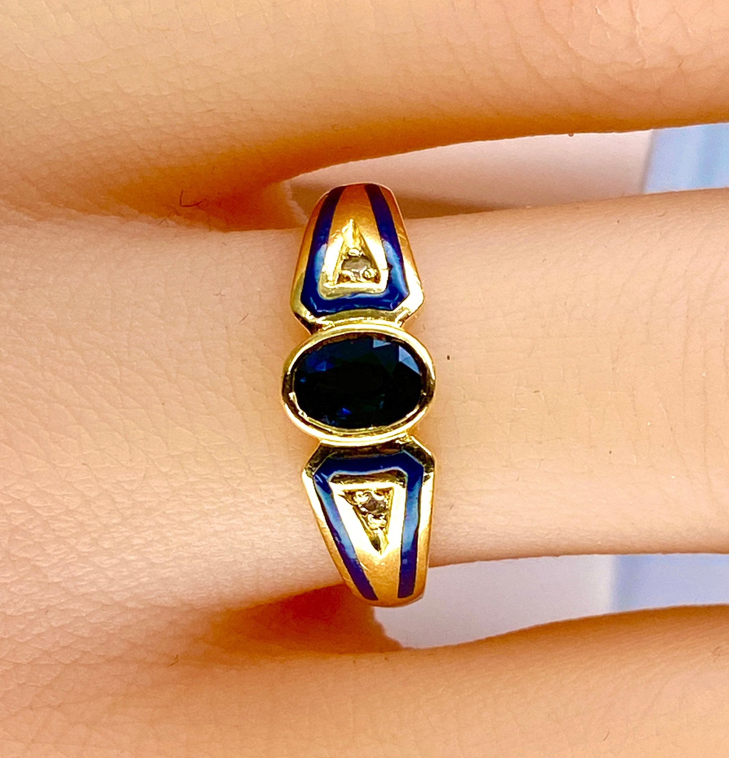 Bague en or jaune 18 carats, saphir,diamants et émail