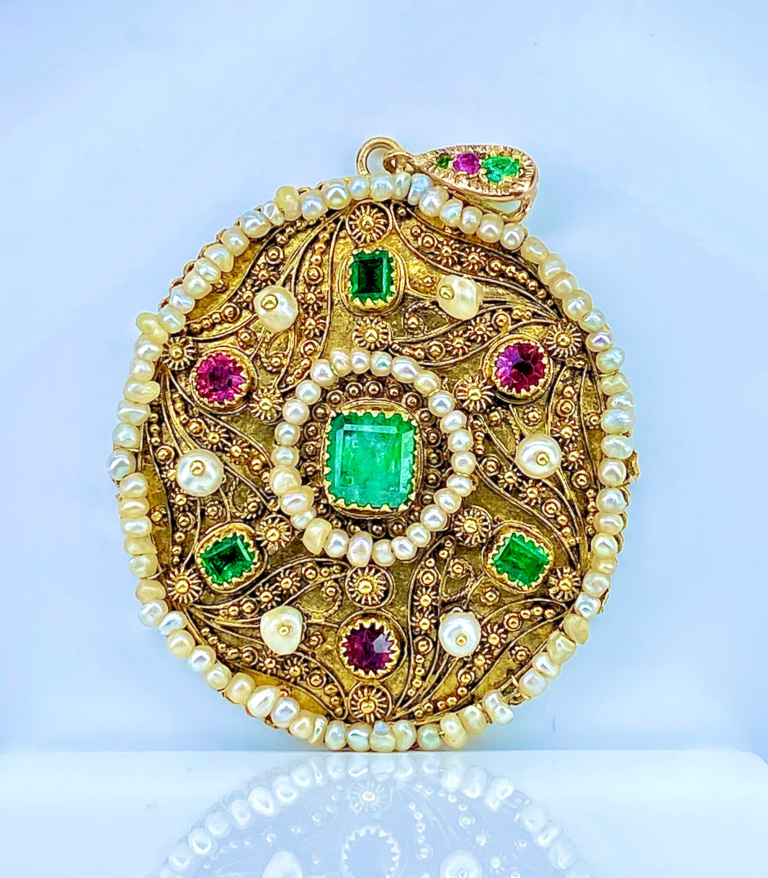 Pendentif en or jaune 18 carats, émeraude et perles