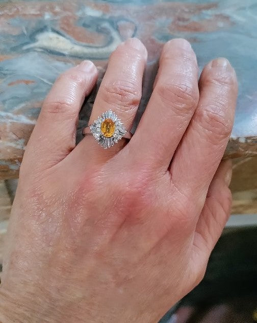 Bague Entourage en platine, saphir et diamants