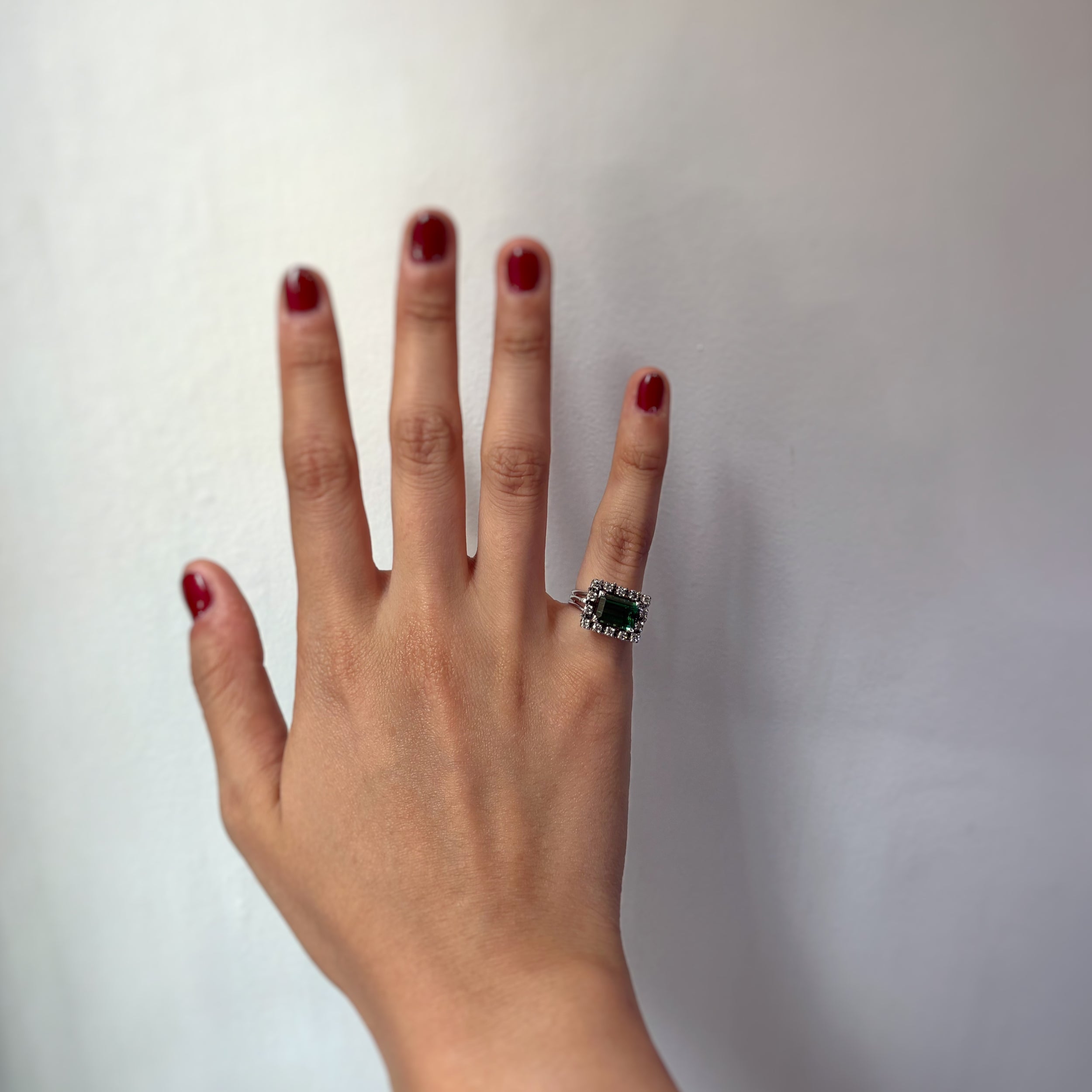 White gold ring with diamonds and Tourmaline