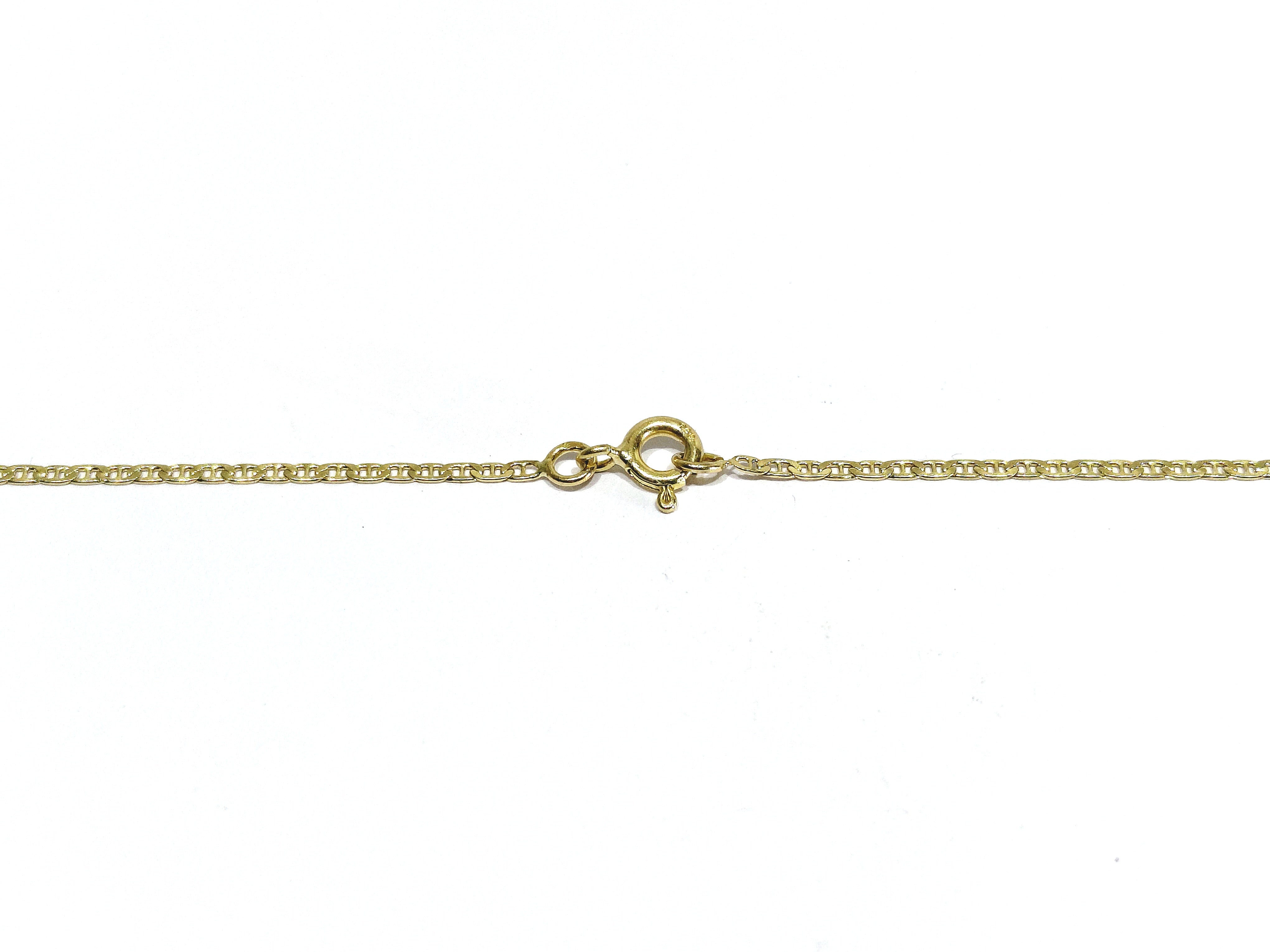 Yellow gold chain with marine-style links