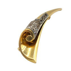 Brooch made of yellow gold, platinum, and diamonds
