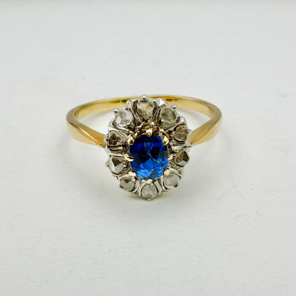Marguerite Ring in yellow gold, white gold, sapphire, and diamonds