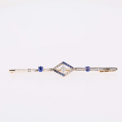 Brooch made of yellow gold, platinum, sapphires, and diamonds