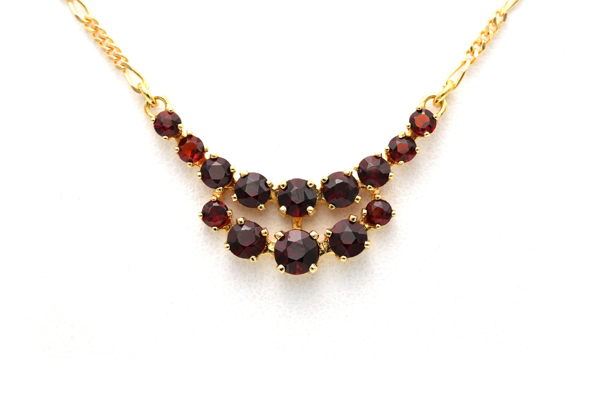 Yellow Gold Necklace with Garnet Pendant