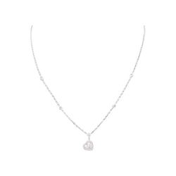 Collier Messika, « Joy Taille Cœur » en or blanc et diamants.