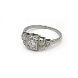 Art Deco ring in platinum and diamonds