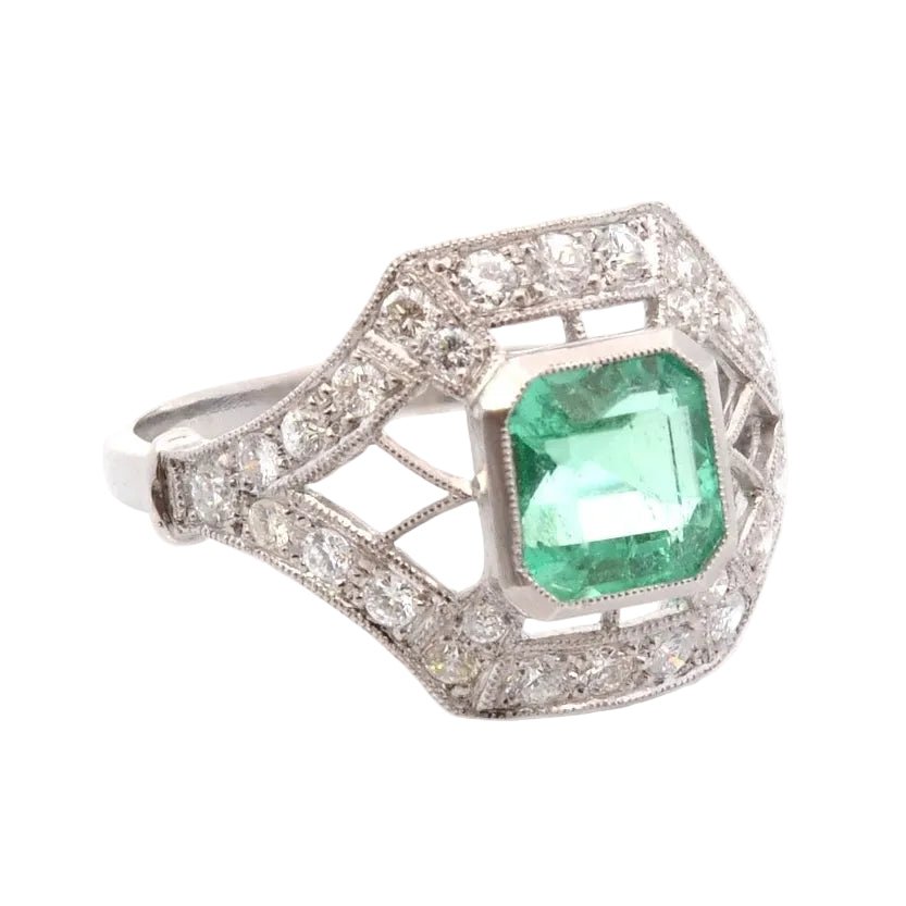 Ring art deco emerald and diamonds