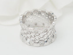 Bague ajourée en or blanc et diamants - Castafiore