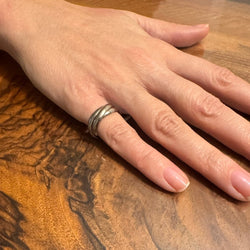 Bague Alliance CARTIER "Trinity" en or blanc - Castafiore