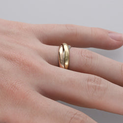 Bague Alliance CARTIER "Trinity" en or jaune, gris et rose - Castafiore