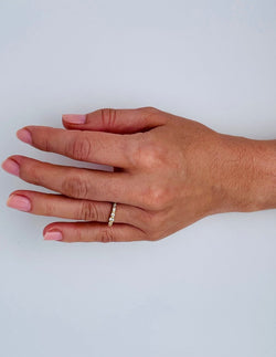 Bague Alliance demi - tour en or jaune et diamants - Castafiore