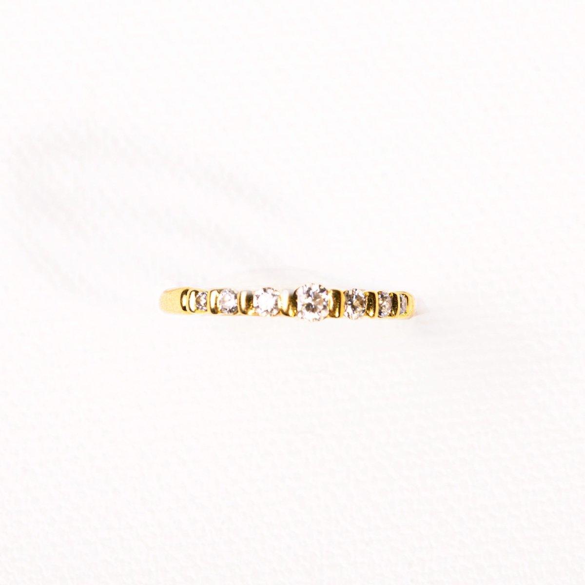 Bague Alliance demi - tour en or jaune et diamants - Castafiore