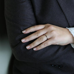 Bague Alliance DINH VAN "La Carrée" en or blanc - Castafiore