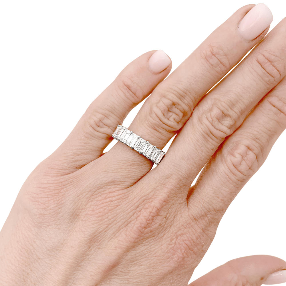 Ring alliance full tour in white gold, diamonds emerald cut.
