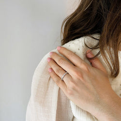 Bague Alliance en or blanc et diamants - Castafiore