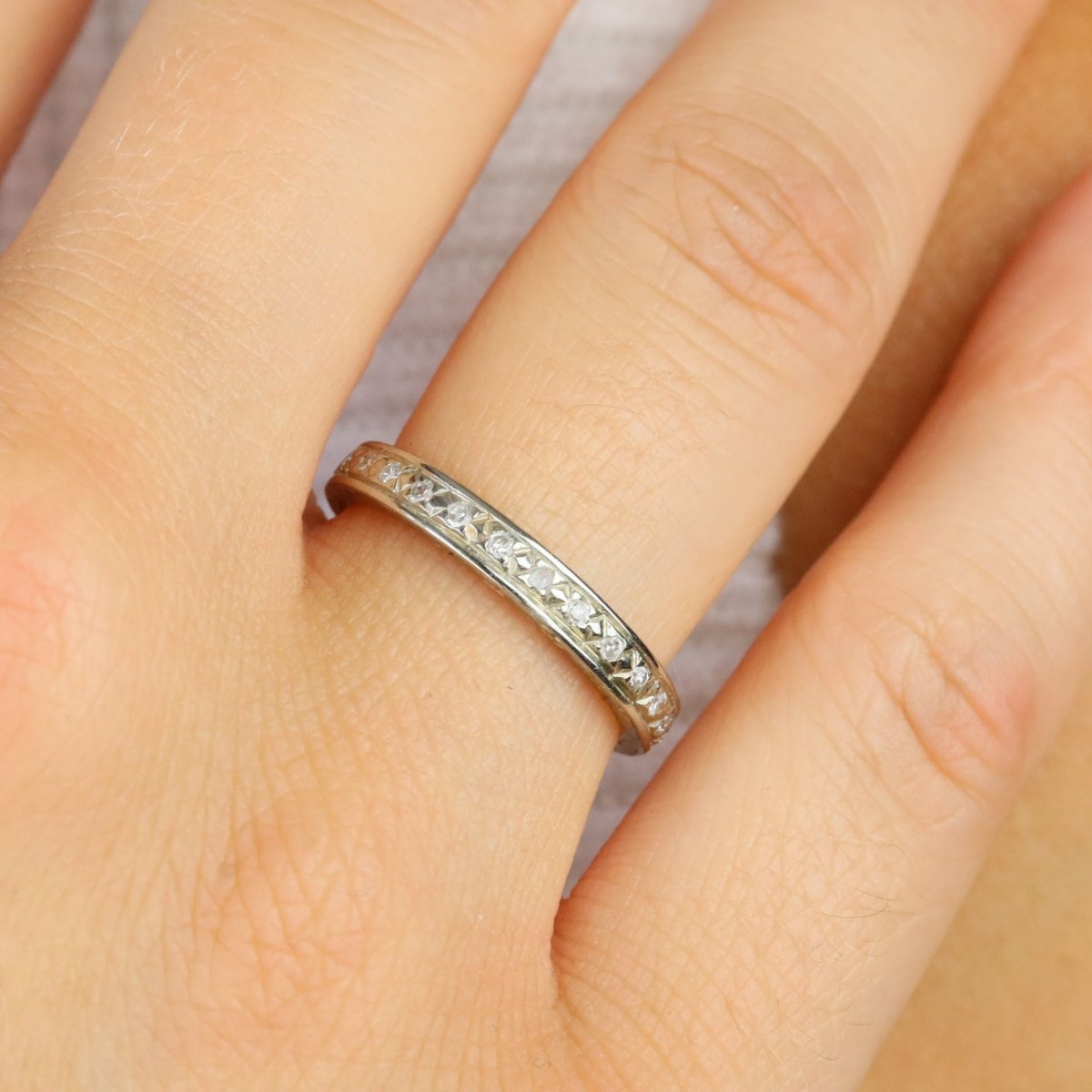 Bague Alliance en or blanc et diamants - Castafiore