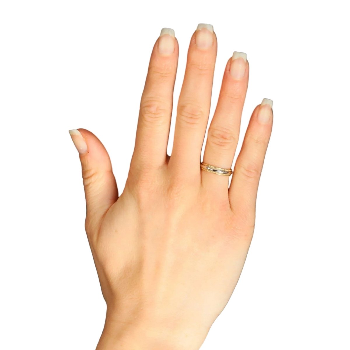 Two-tone chased wedding band