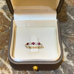 Bague Alliance en or blanc, rubis et diamants - Castafiore