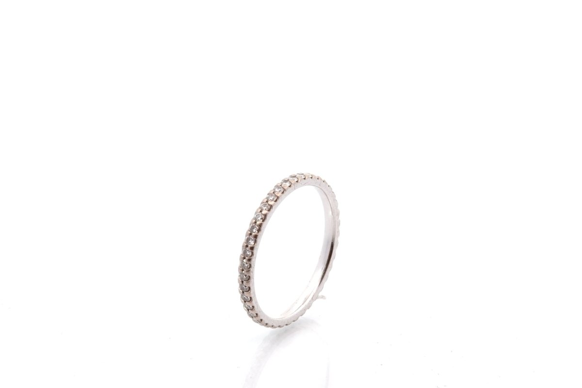 Alliance diamonds in 18k gold