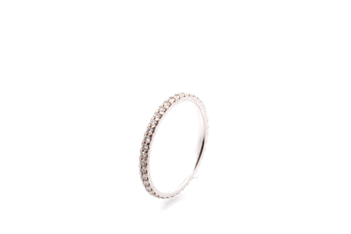 Alliance diamonds in 18k gold