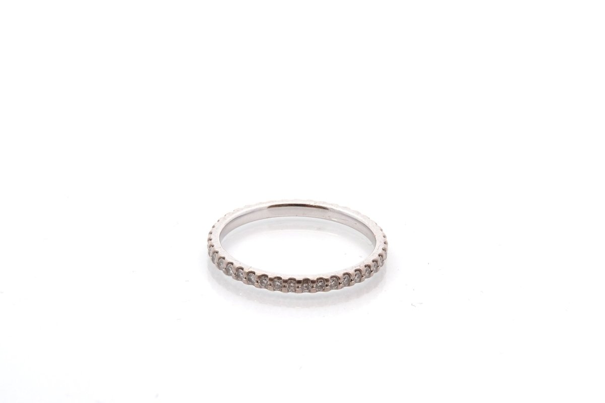 Alliance diamonds in 18k gold