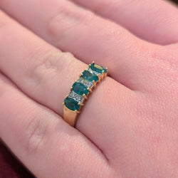 Bague Alliance en or jaune, émeraudes et diamants - Castafiore