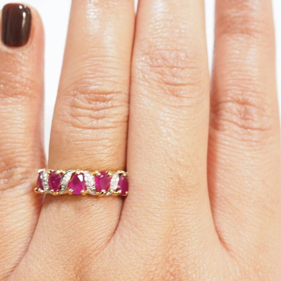 Bague alliance en or jaune et rubis - Castafiore