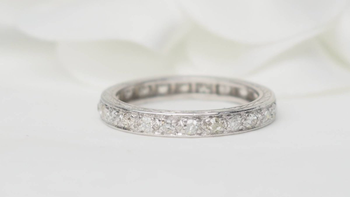 Bague Alliance en platine et diamants - Castafiore