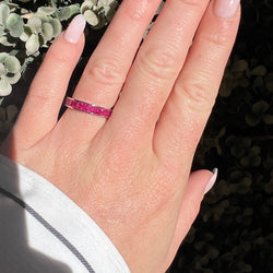 Bague Alliance éternité en or blanc et rubis - Castafiore