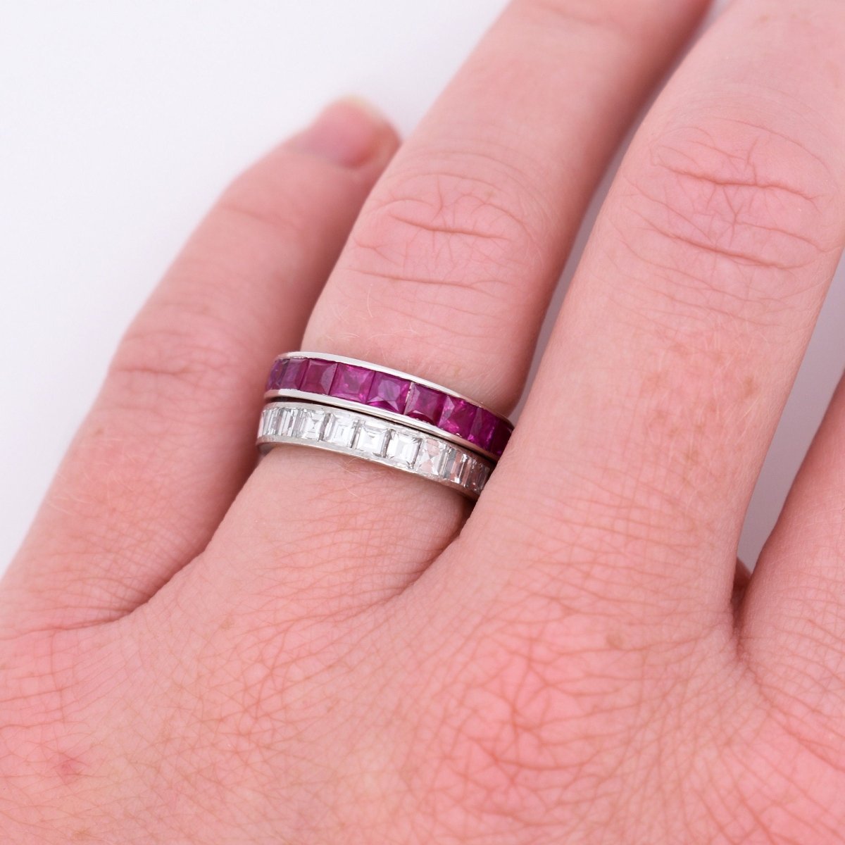 Bague Alliance Éternité Vintage en Or Blanc et Rubis Naturels - Castafiore