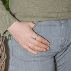 Bague Alliance MAUBOUSSIN "Ruban du bonheur mon amour" en or blanc - Castafiore