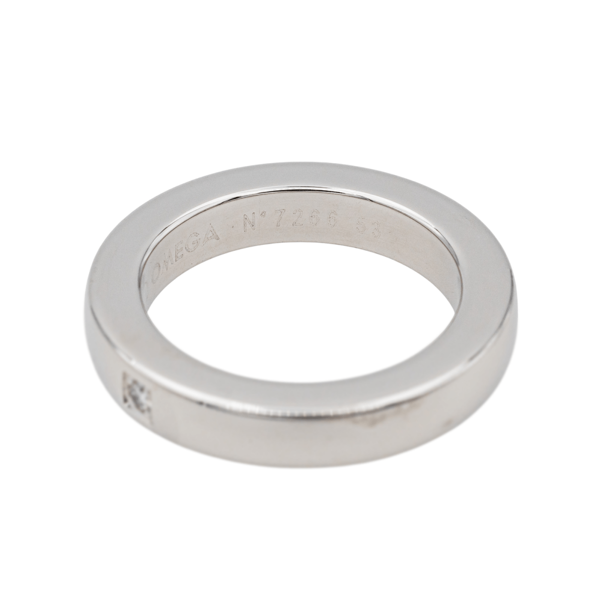 Bague Alliance OMEGA "Ruban confort" en or blanc et diamant - Castafiore