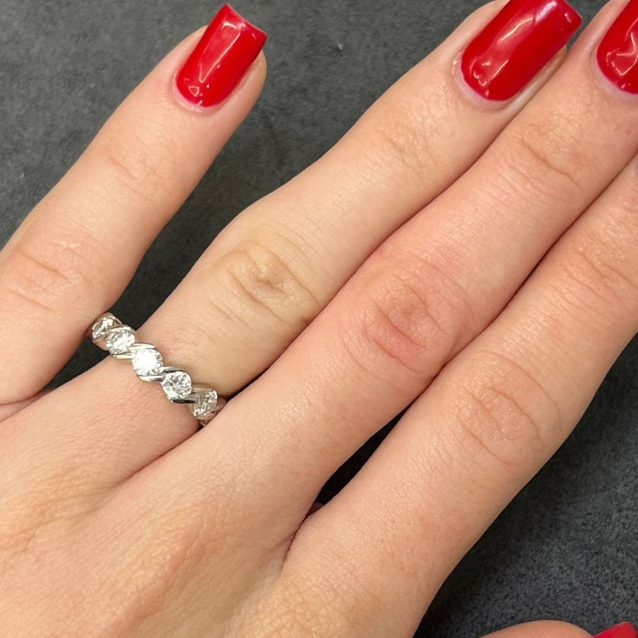 Bague Alliance tour complet en or blanc et diamants - Castafiore