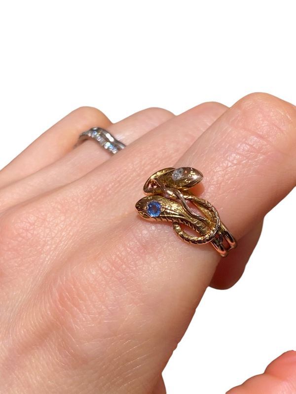 Bague ancienne à deux têtes de serpents en or rose 18k - Castafiore