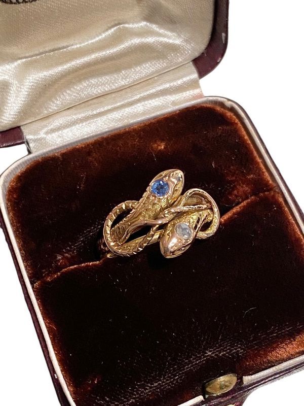 Bague ancienne à deux têtes de serpents en or rose 18k - Castafiore