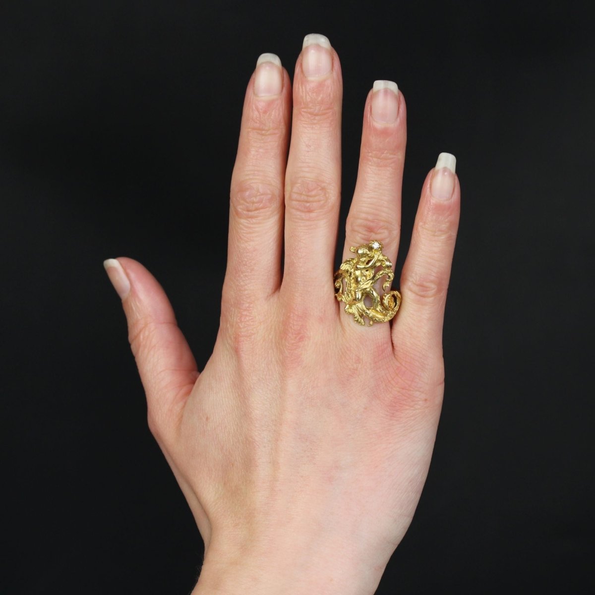 Bague ANCIENNE Angelot en or jaune et diamant - Castafiore