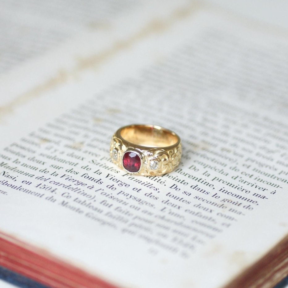 Bague ANCIENNE Bandeau en or jaune rubis et diamants - Castafiore