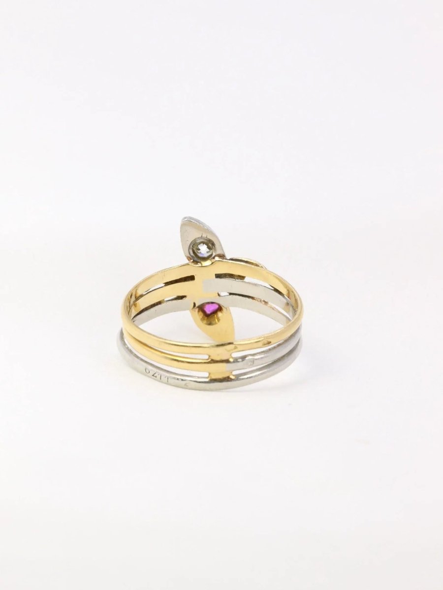 Bague ancienne deux serpents en or, diamant et rubis - XIXe siècle - Castafiore