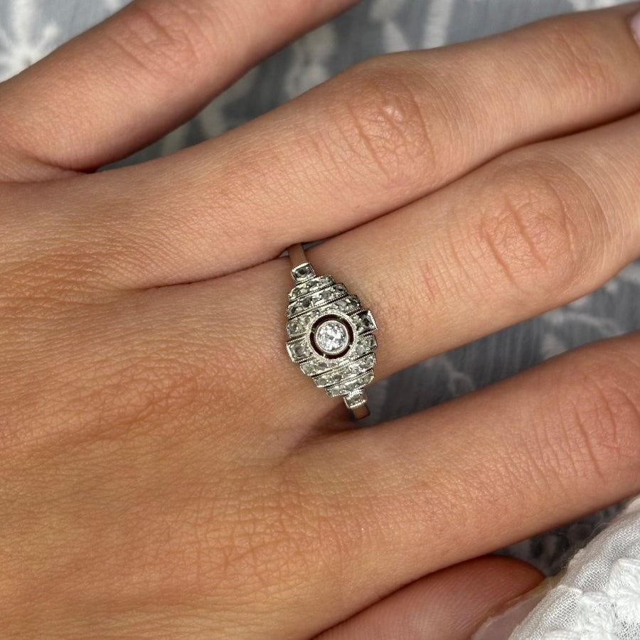 Bague ANCIENNE en or blanc et diamants - Castafiore