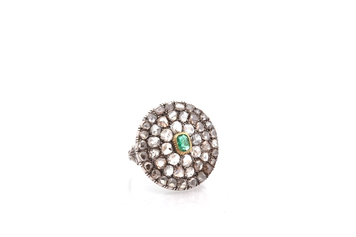 Ring old emerald and roses from diamonds