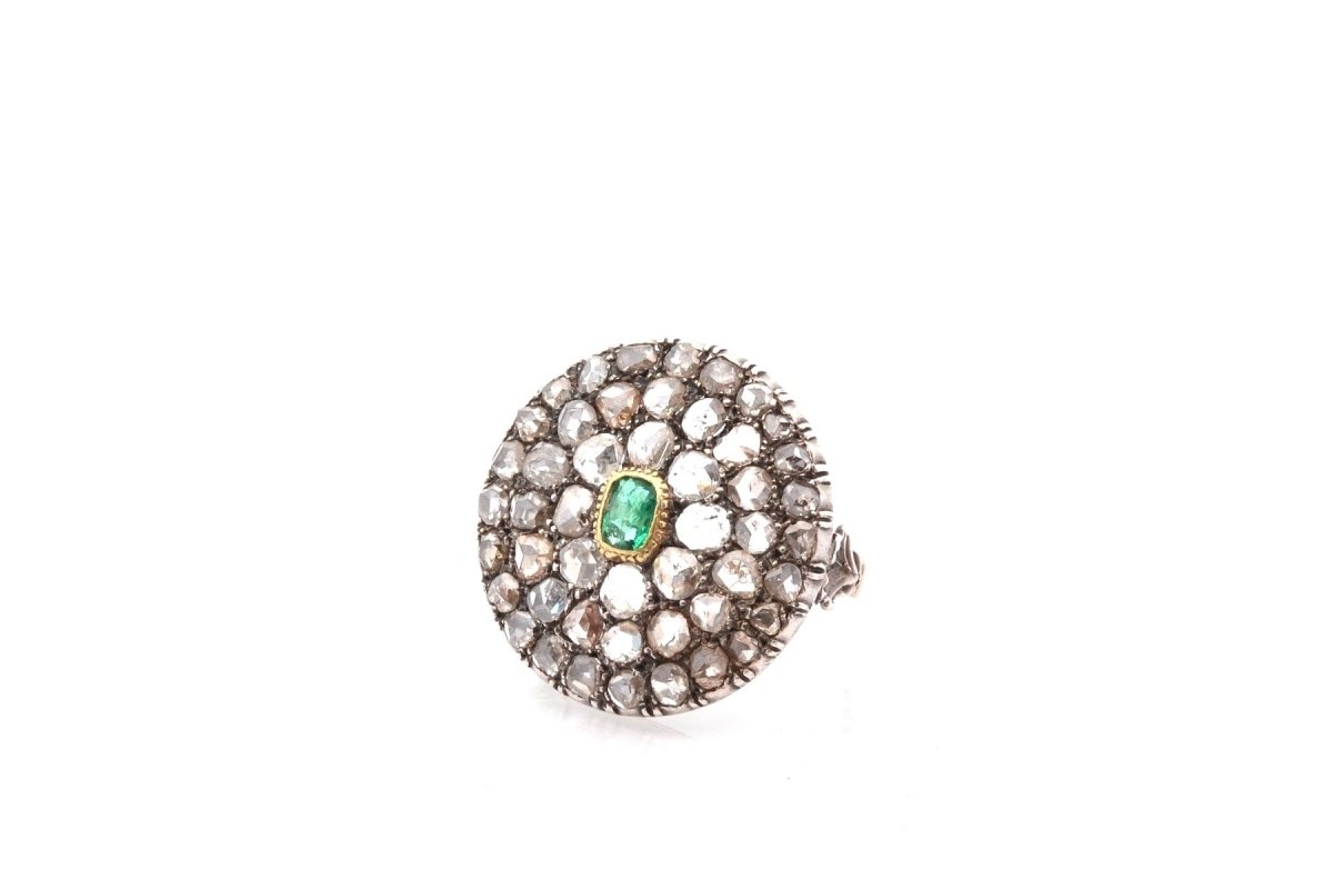 Ring old emerald and roses from diamonds